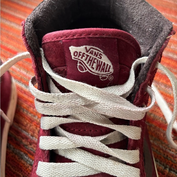 VANS Sk8-Hi Waterproof Insulated Shoe in size 8, red suede with brown trim. - Picture 5 of 7